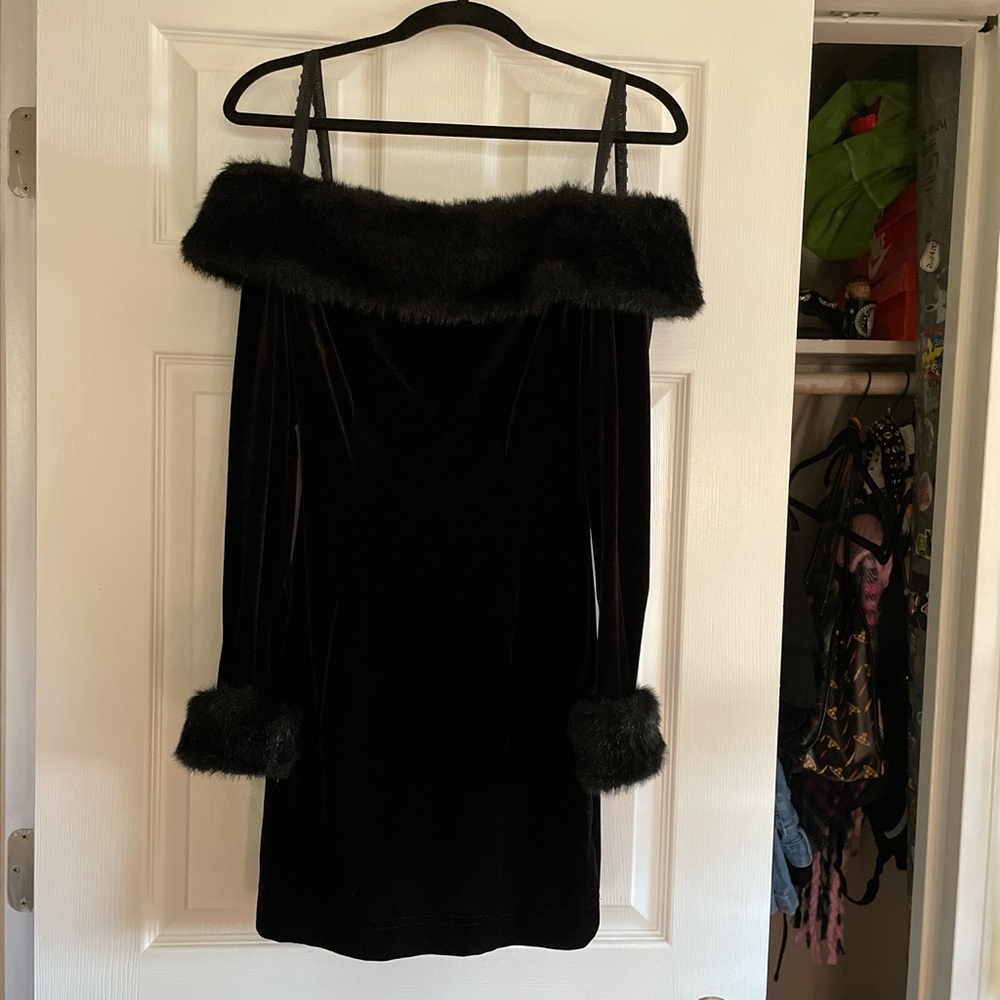 Vintage Black Caché Off The Shoulder Faux Fur Cuff Mini Dress